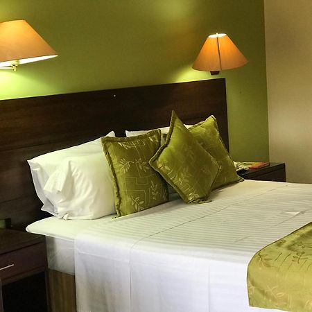 Casa Morales Hotel Internacional Y Centro De Convenciones Ibague Luaran gambar A bedroom at the hotel