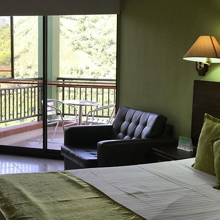 Casa Morales Hotel Internacional Y Centro De Convenciones Ibague Luaran gambar A room at the hotel