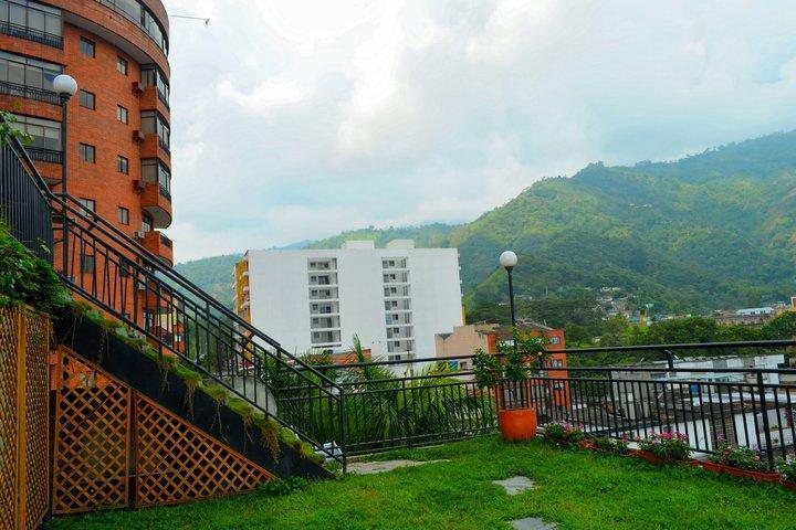 Casa Morales Hotel Internacional Y Centro De Convenciones Ibague Luaran gambar View of the city of Medellín from the Sabaneta Park.
