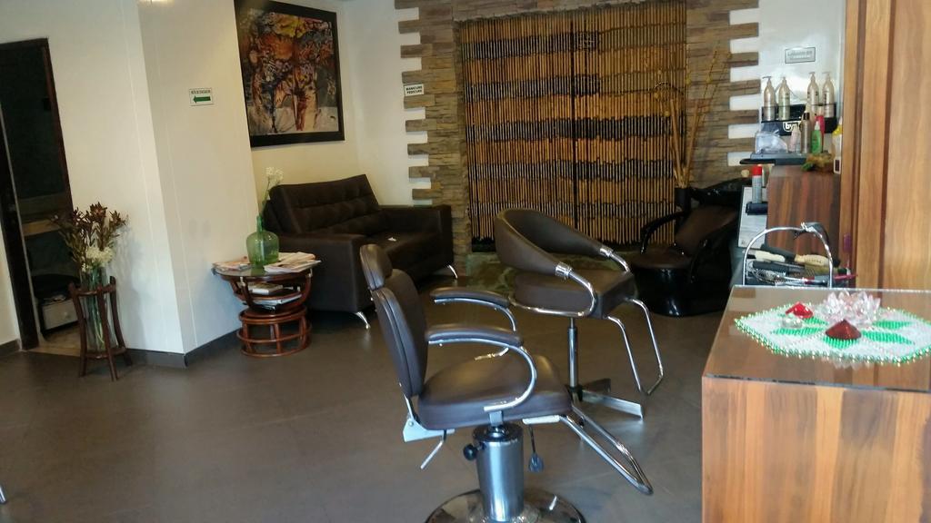 Casa Morales Hotel Internacional Y Centro De Convenciones Ibague Luaran gambar A hair salon in Germany