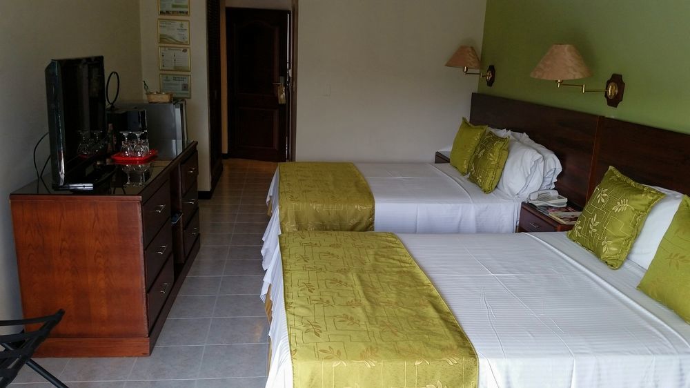 Casa Morales Hotel Internacional Y Centro De Convenciones Ibague Luaran gambar A room at the hotel
