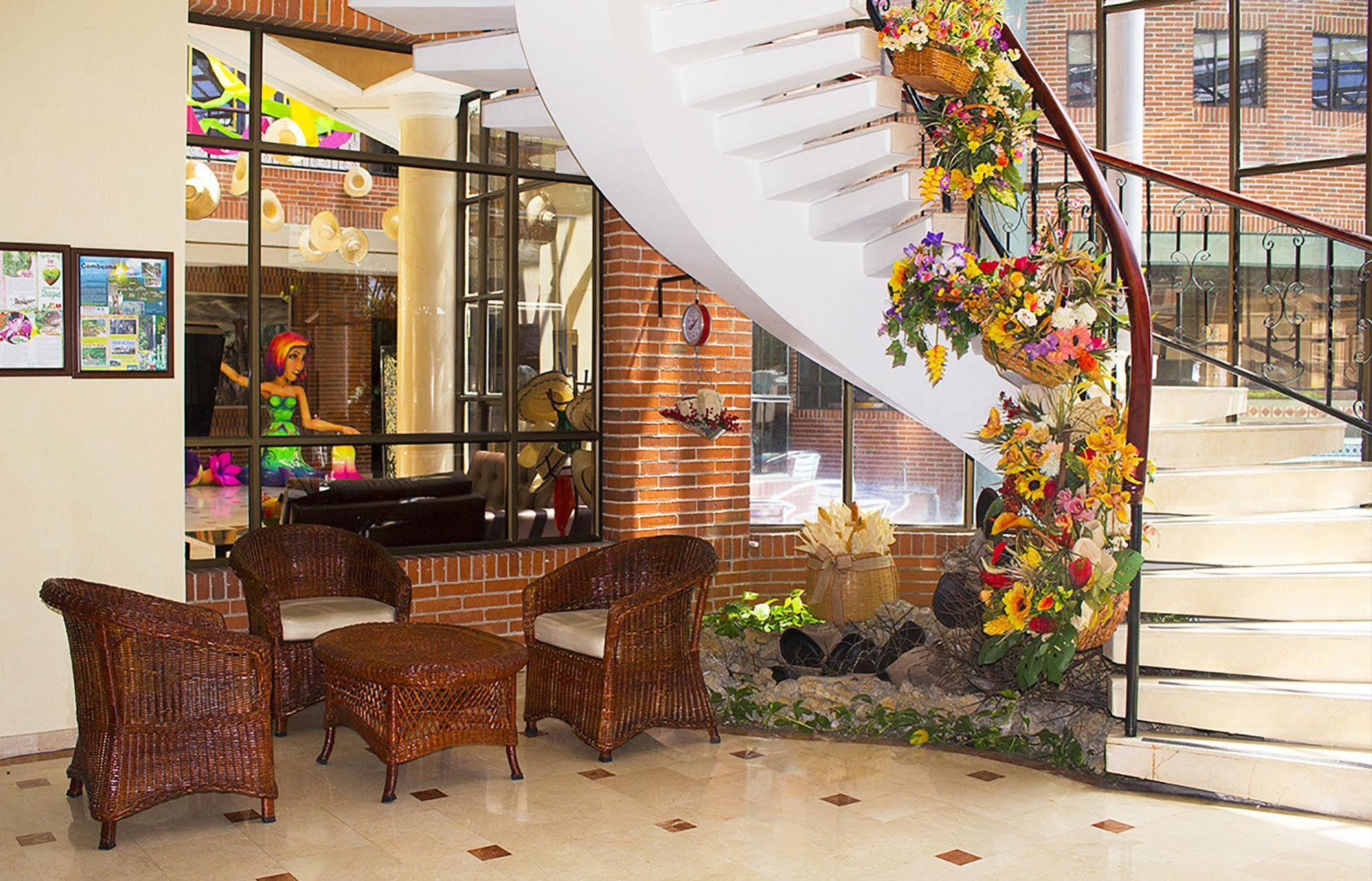 Casa Morales Hotel Internacional Y Centro De Convenciones Ibague Luaran gambar Interior of the hotel